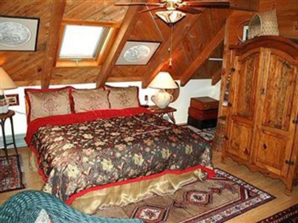 Red Elephant Inn Bed and Breakfast 14/49