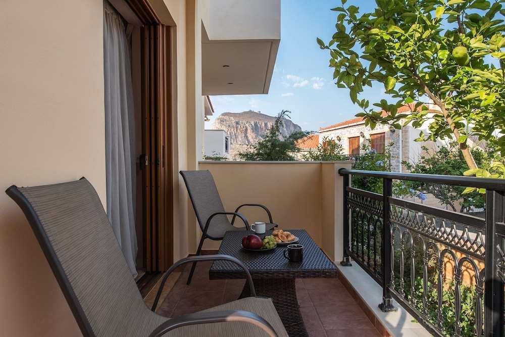 Cyrenia Guesthouse 28/32