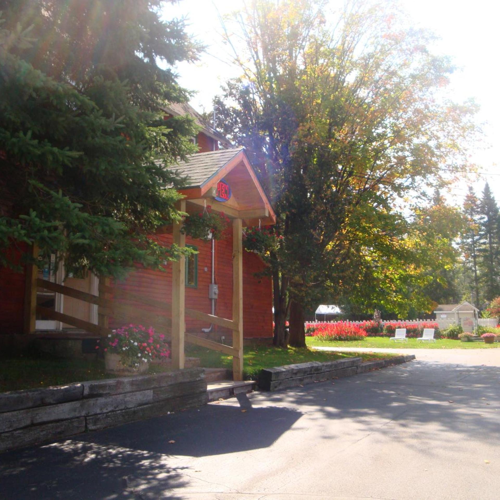 Maple Leaf Inn 5/40