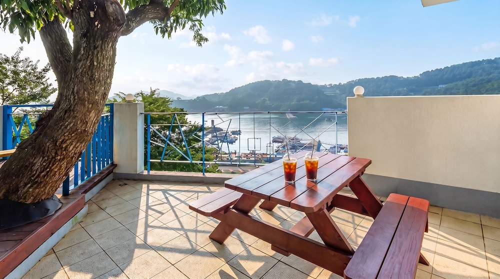 Tongyeong Blue House Pension 28/48