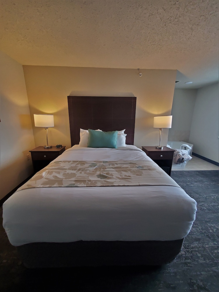Cobblestone Suites Oshkosh 17/75