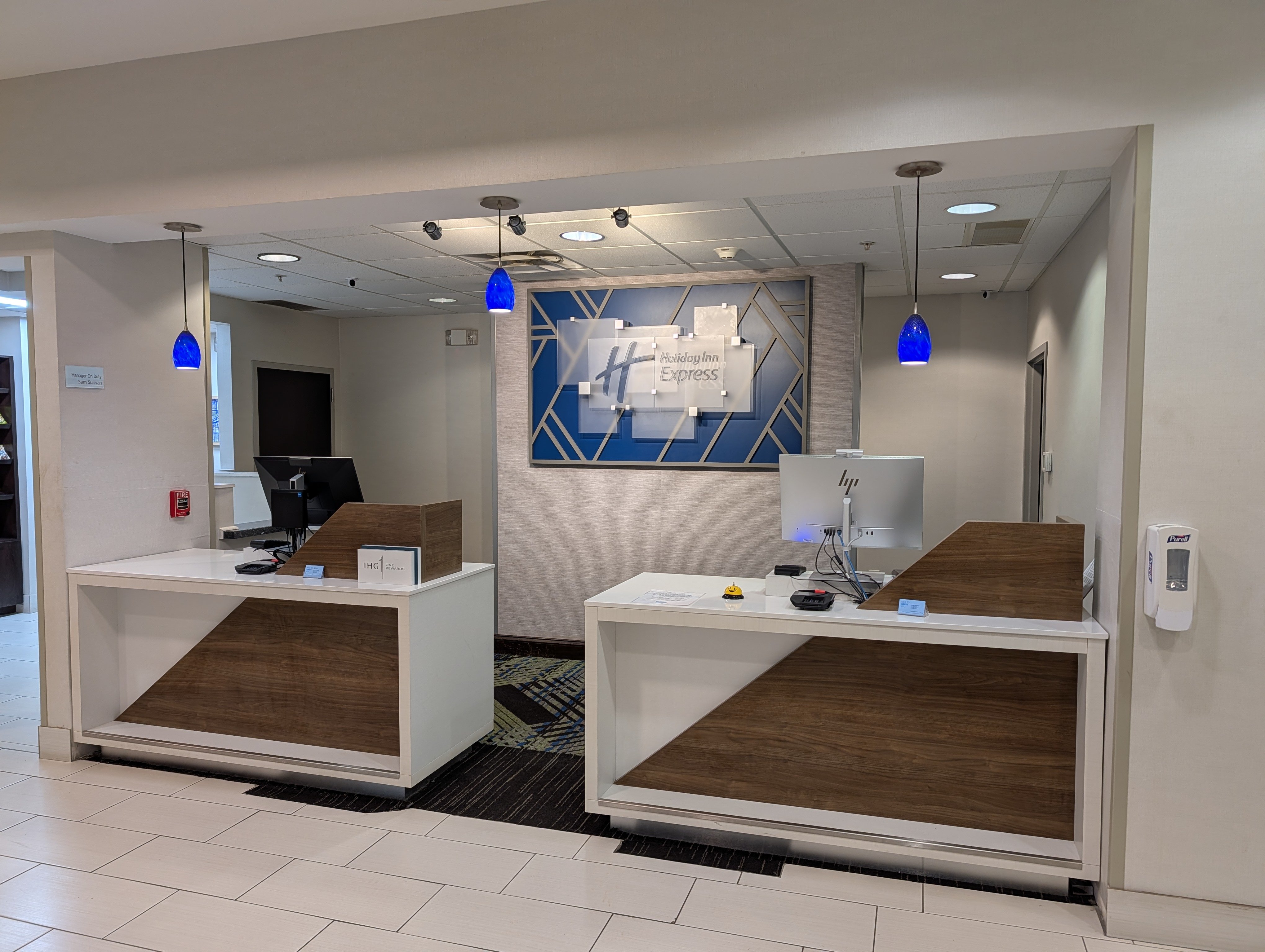 Holiday Inn Express Columbia 8/49