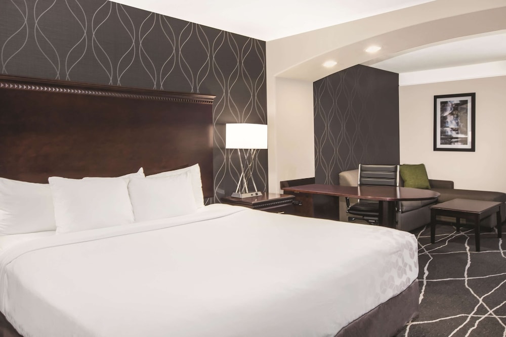 Fairfield Inn & Suites By Marriott Fresno River Park 19/54