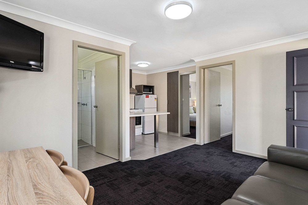Quality Inn Carriage House 4/44
