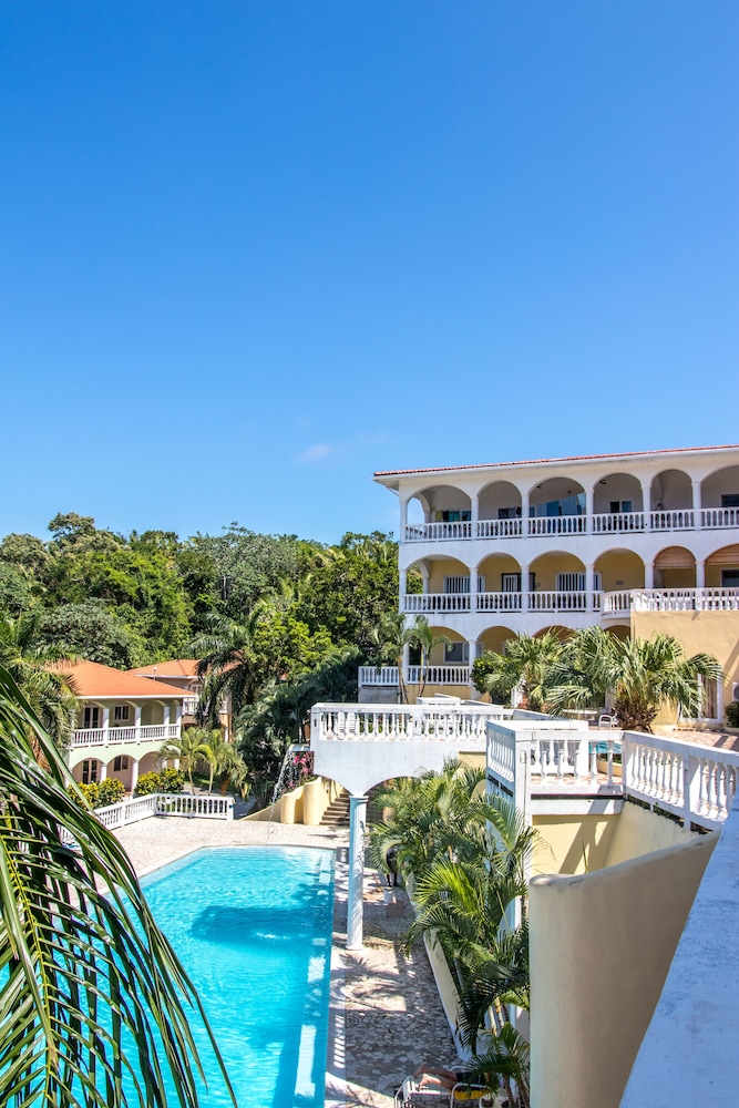 West End Divers Resort 22/28