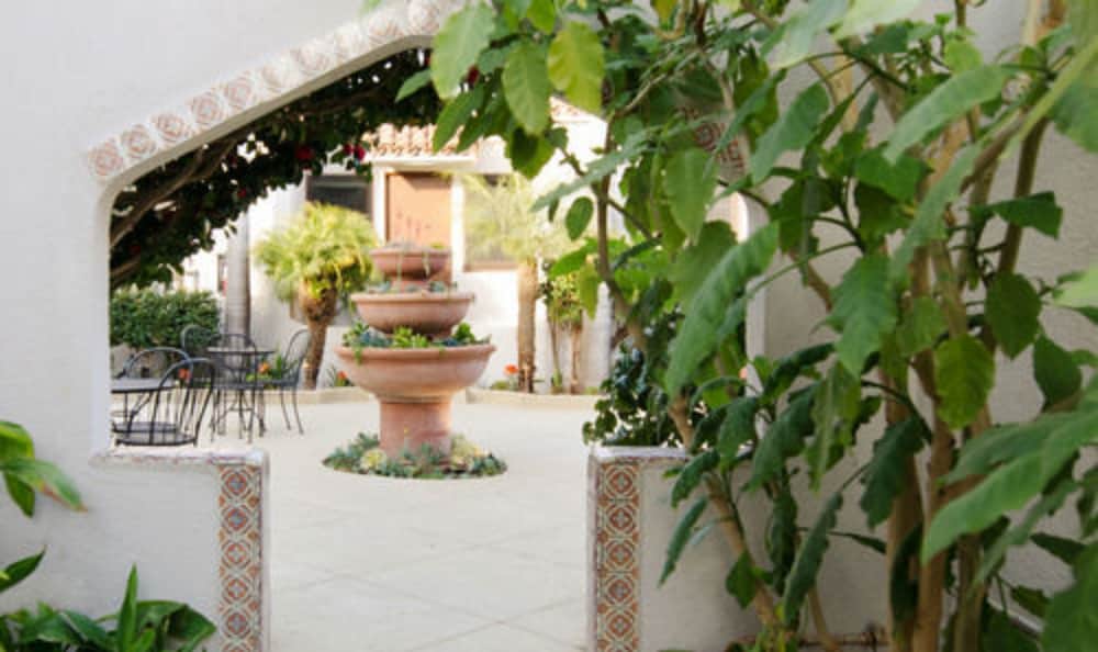 Casa Del Mar Inn 25/31