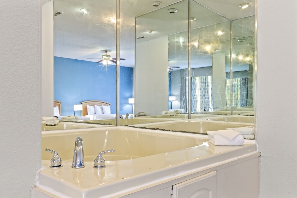 Ocean Crest Inn and Suites 48/51