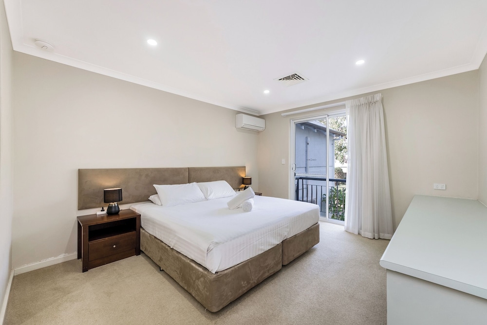 2 Bedrooms, Family, Apartment, King and Twin Beds, 2 Bathrooms