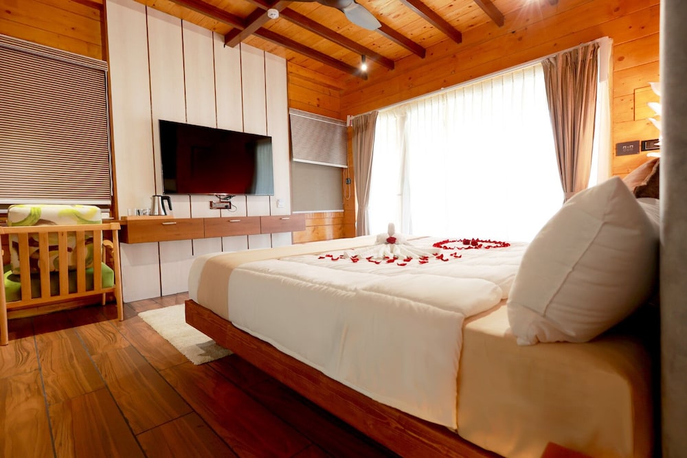 Wooden ECR Sea Resort 19/59