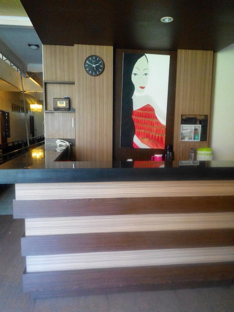 Grand Hotel Lombok 3/26