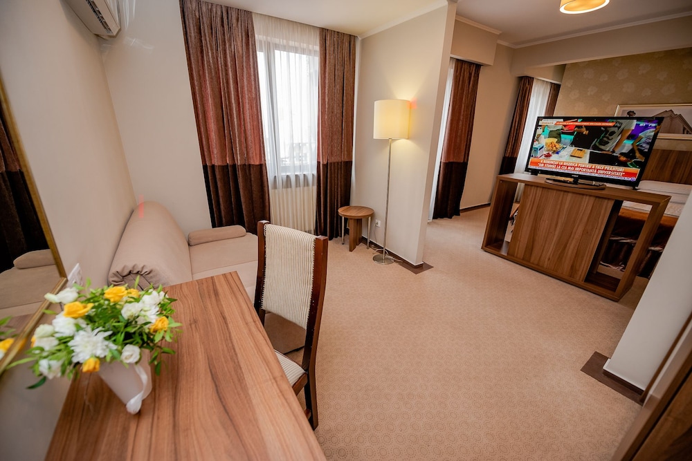 Ambasador Hotel 48/76