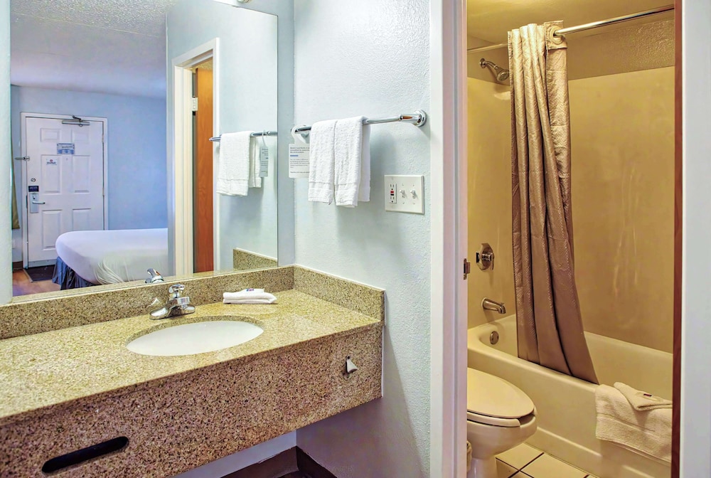 Motel6 Buffalo, NY - Airport - Williamsville 49/51