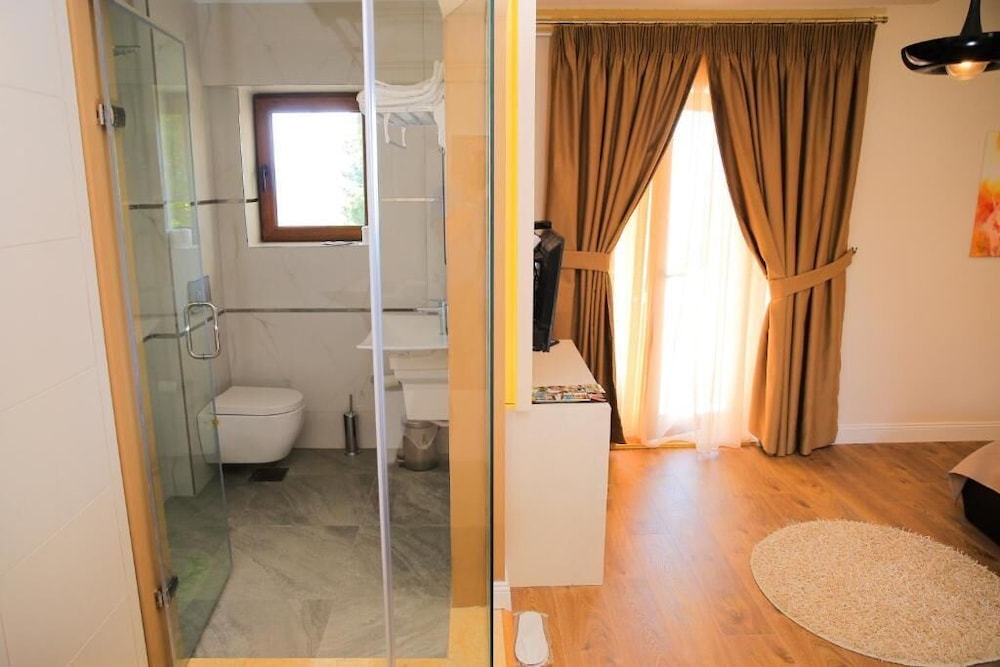HOTEL KRISTAL KORCE 49/55