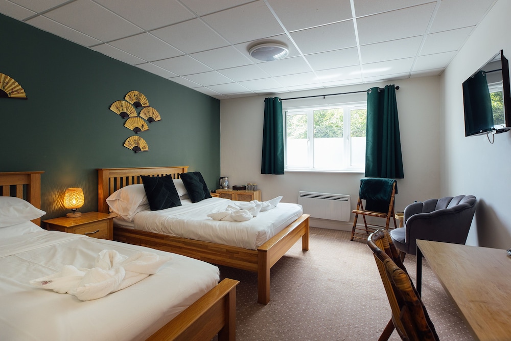 The Woodridge Inn Hotel 8/54