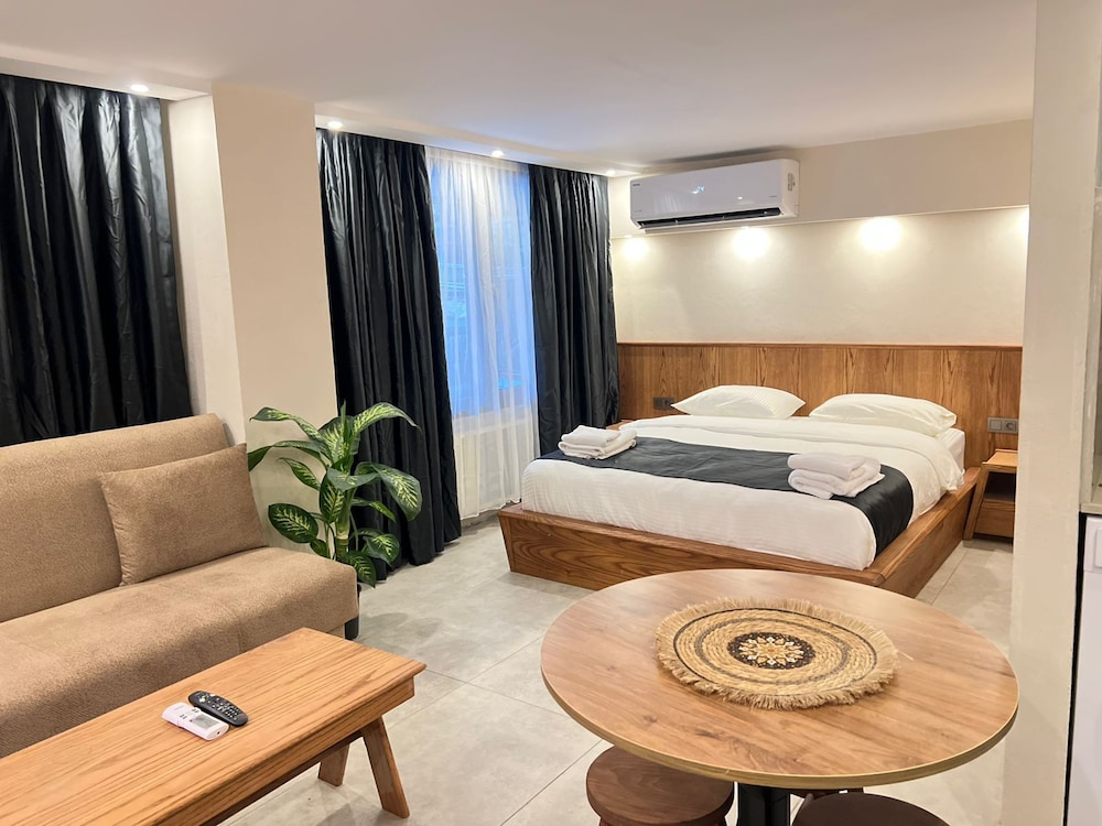 Khalkedon Suite 15/50