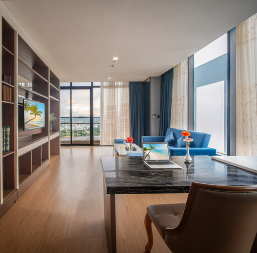 Premier Corner Ocean Suite