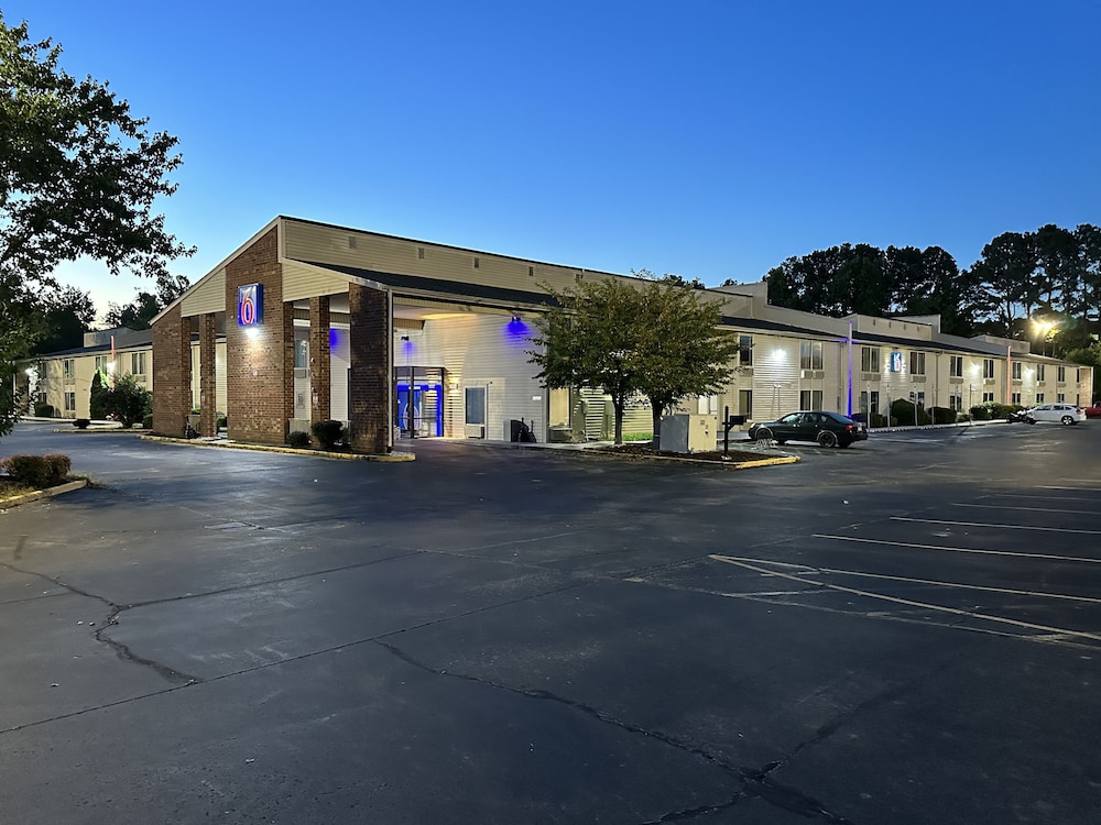 Motel6 Greensboro, NC - Airport 43/49