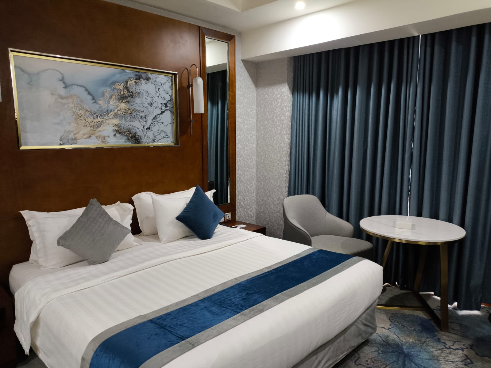 DELUXE, DOUBLE BED