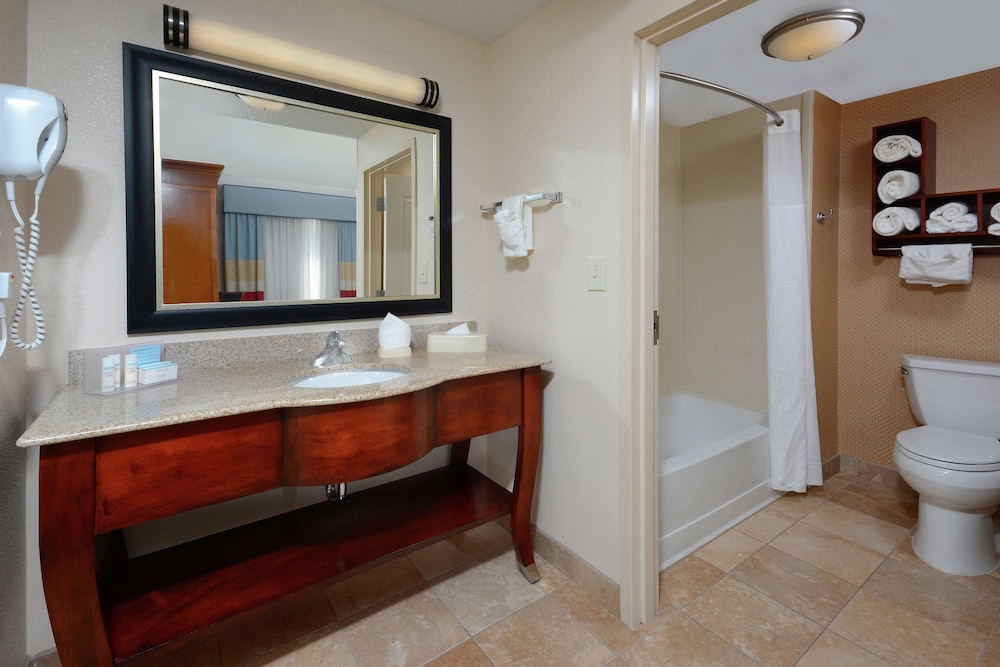 Hampton Inn & Suites Huntersville 21/37
