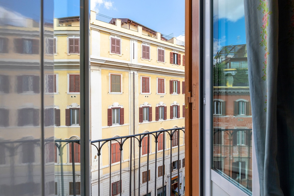Rome As You Feel - Terrace on Spanish Steps 1/28