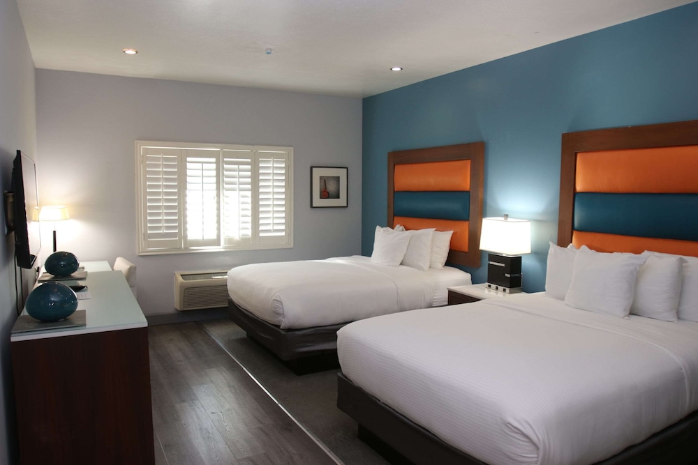 BLVD Hotel and Studios Universal-Hollywood, an Ascend Collection Hotel 26/75