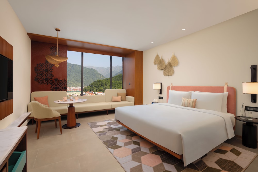 Exclusive, King Bed, Hill View
