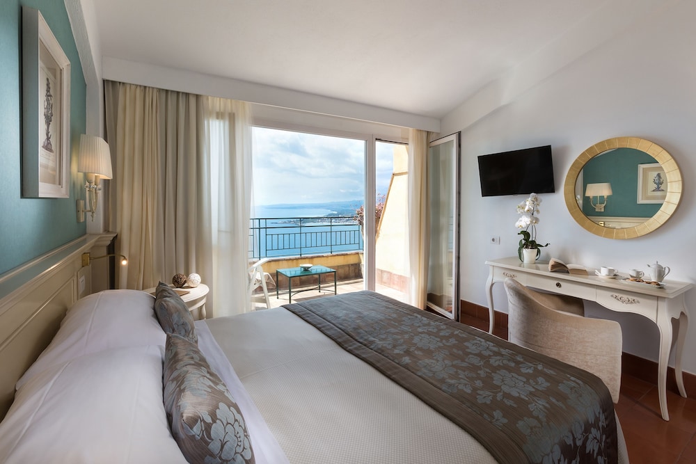 CLASSIC, DOUBLE OR TWIN BED, SEA VIEW, BALCONY