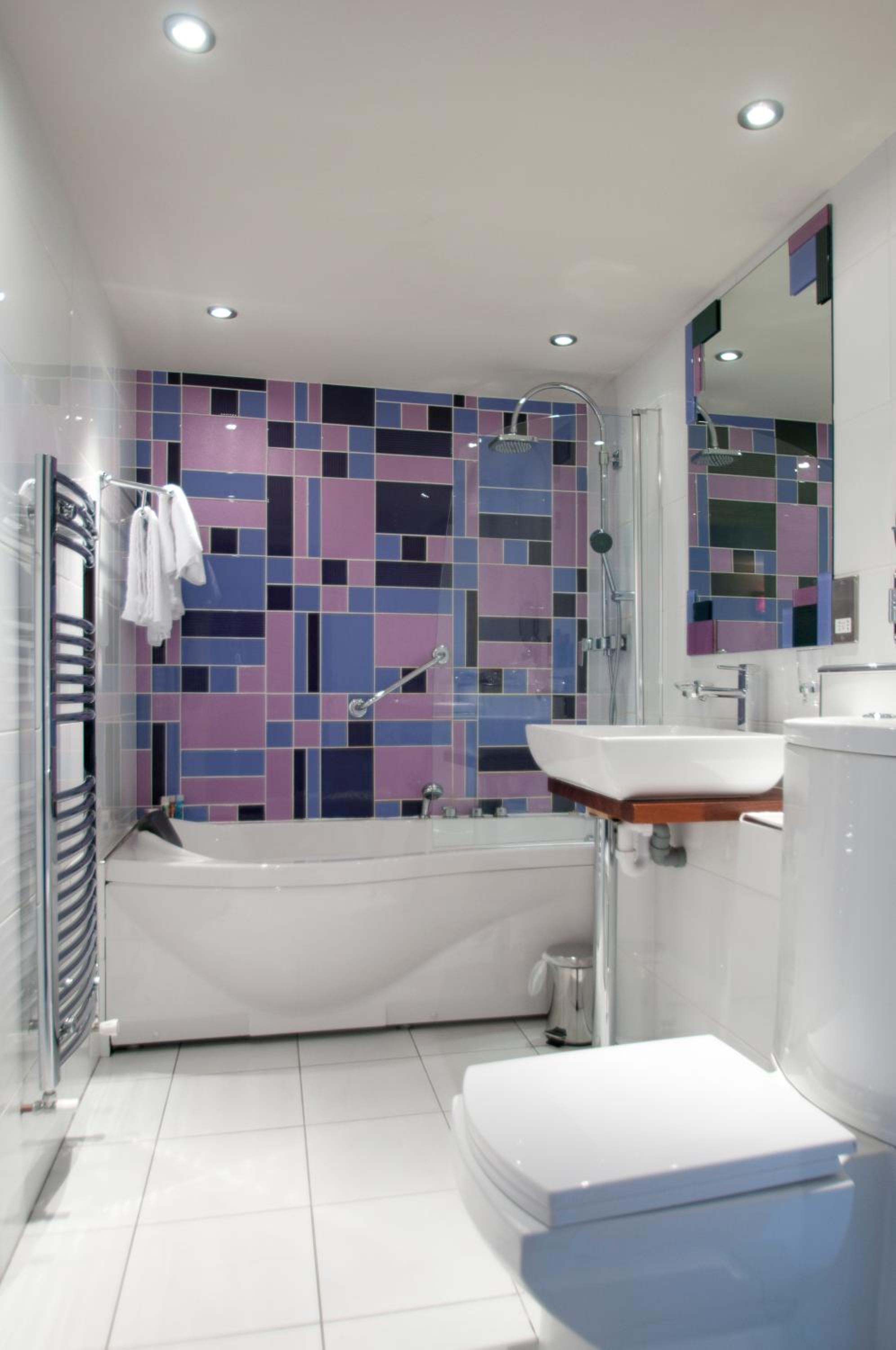 The Whistledown Hotel 46/47
