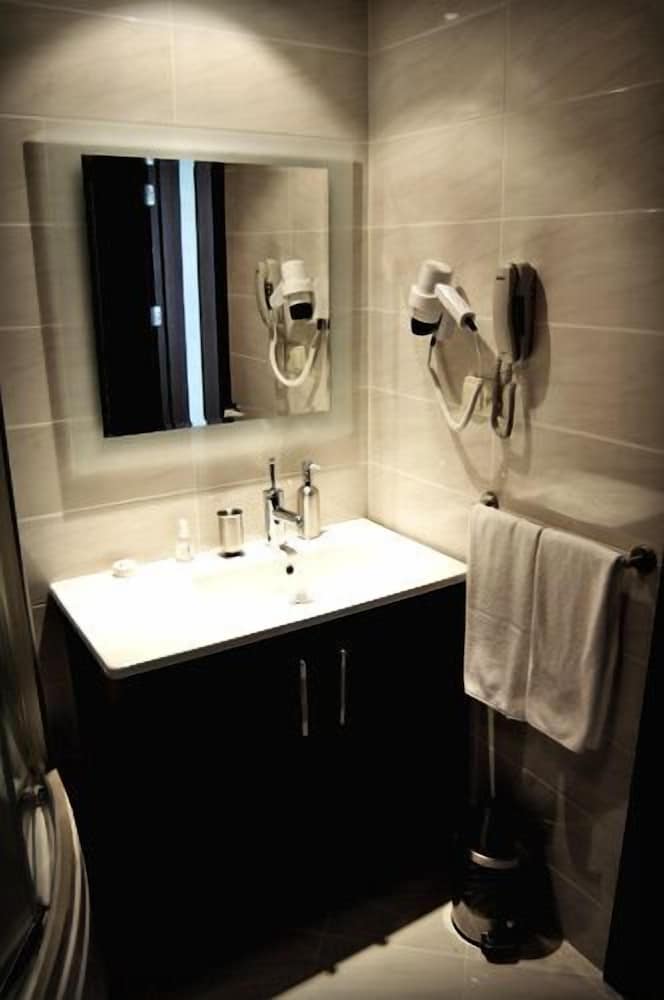 Pen Hotel 43/44