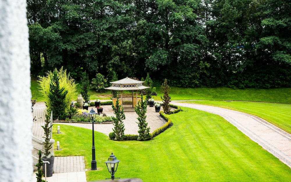 Killyhevlin Lakeside Hotel & Lodges 34/38