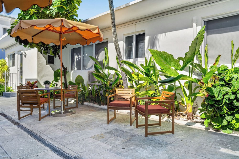 Tiana Beach Inn 30/48