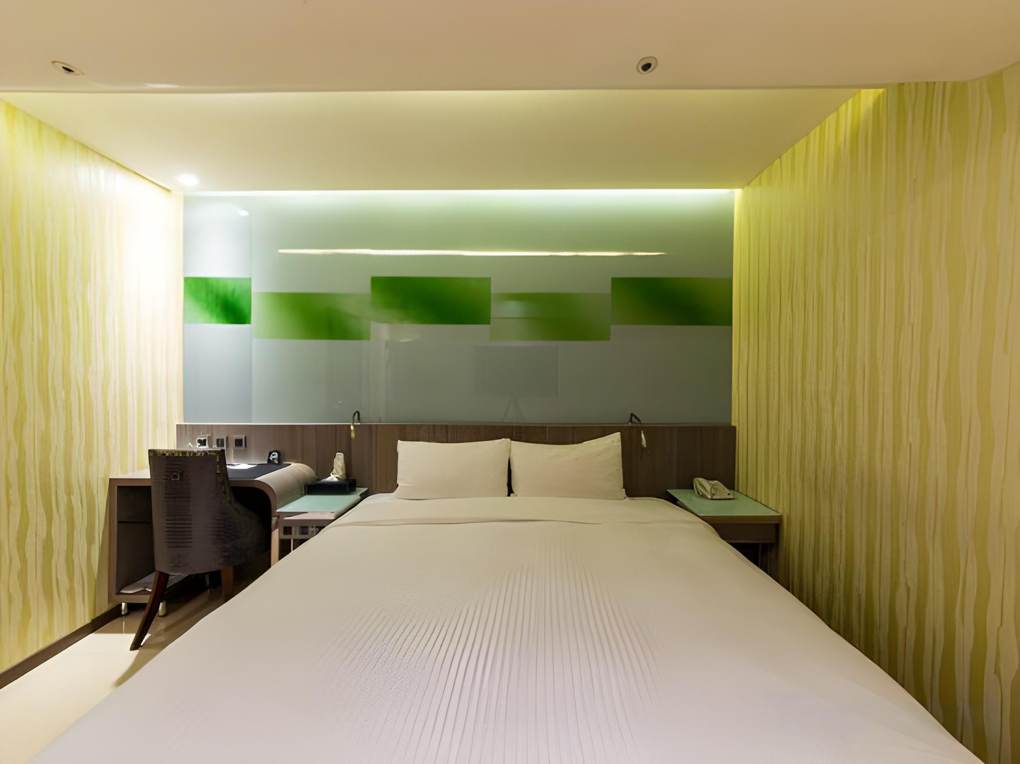 ECONOMY, DOUBLE BED, NO WINDOW