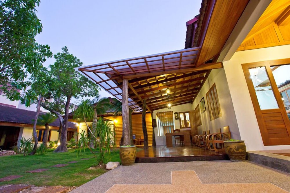 Tree Home Plus Home Stay 5/50