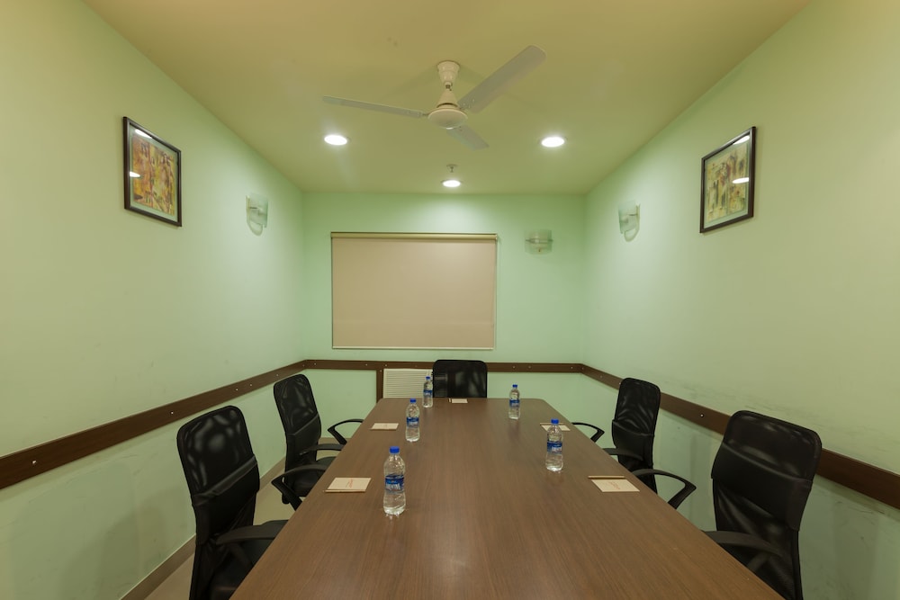 Ginger Mumbai Andheri (MIDC) 53/60
