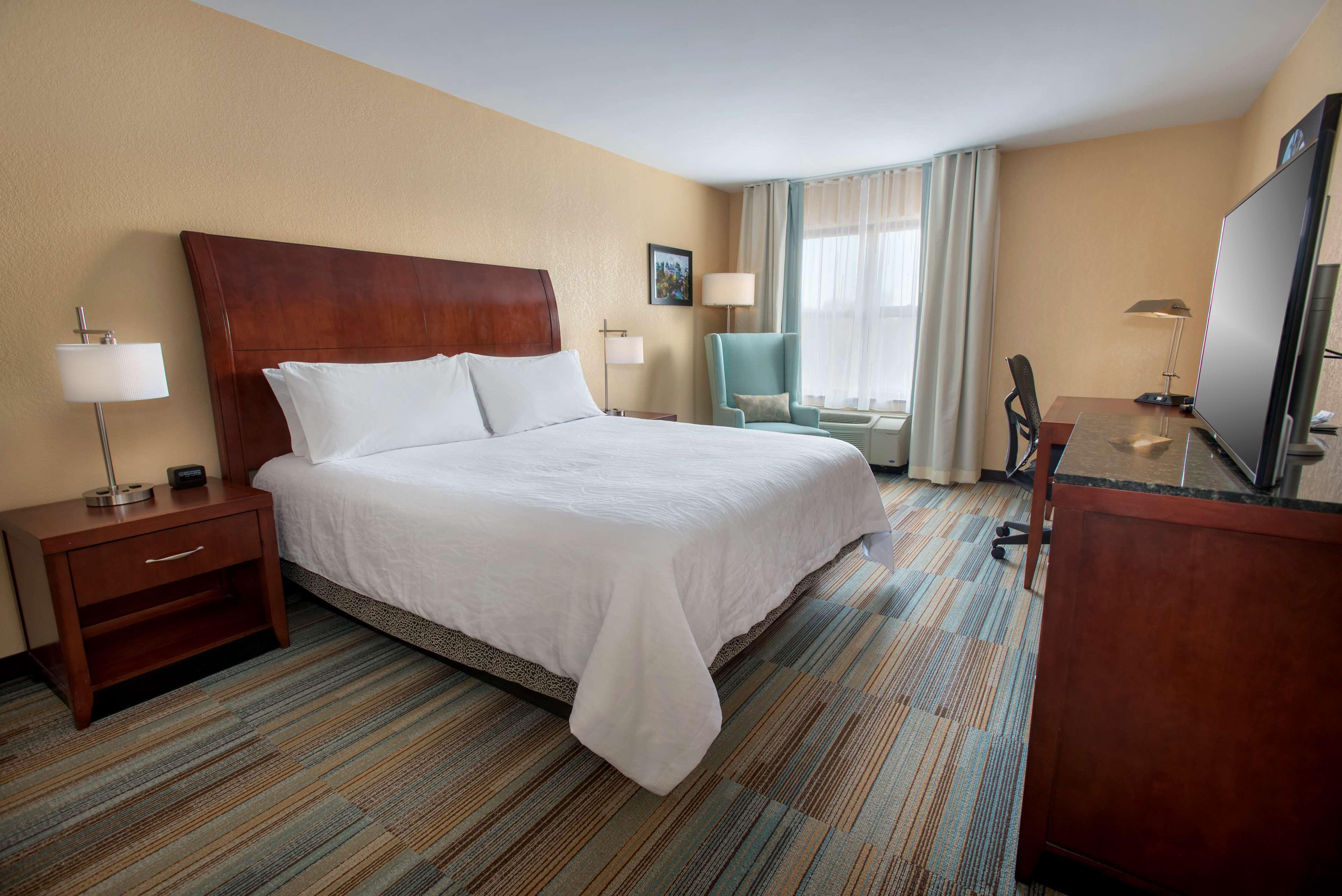 1 BEDROOM, DELUXE, SUITE, KING BED, SOFA, KITCHEN