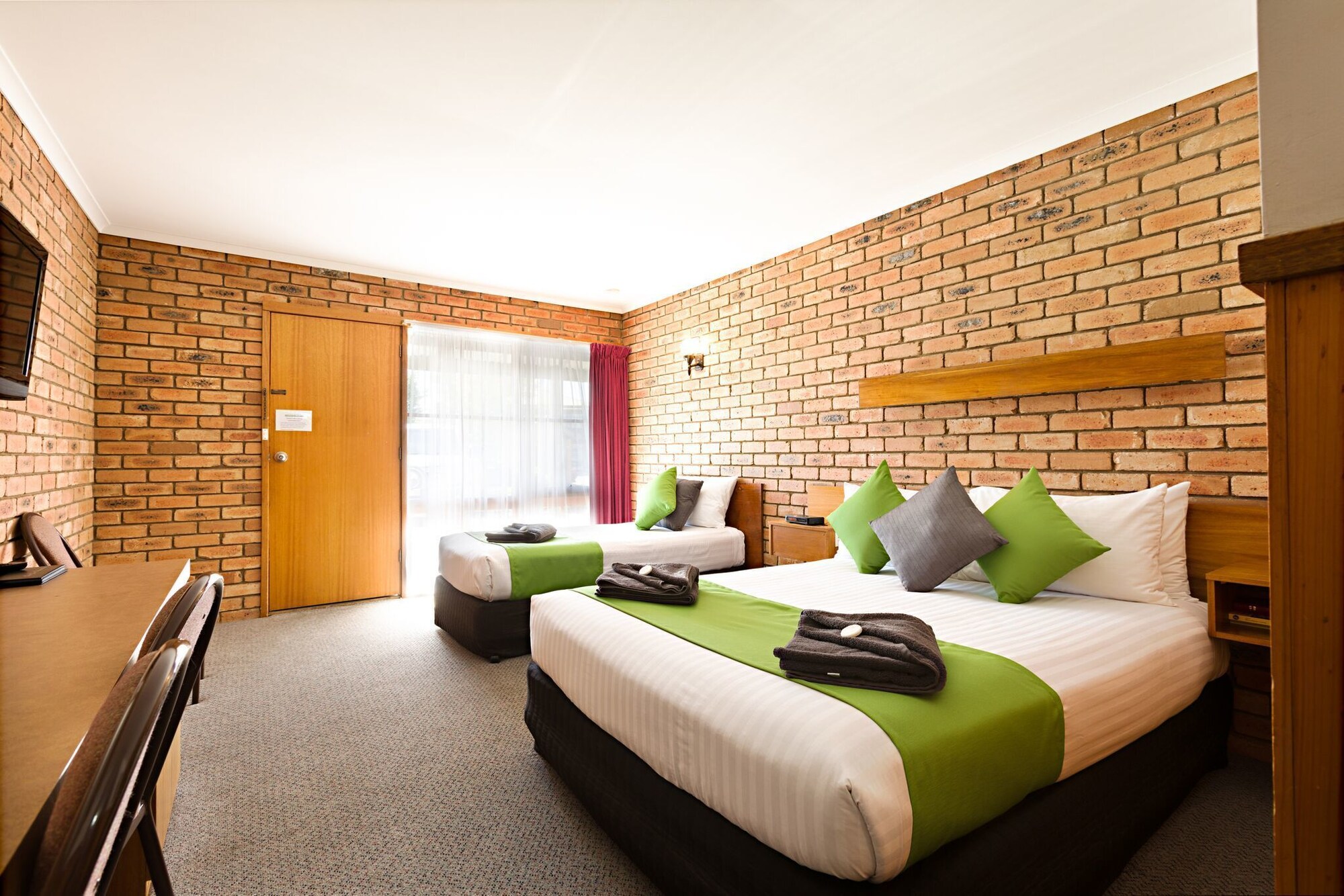 1 Bedroom, Suite, 1 Queen and 1 Single Bed
