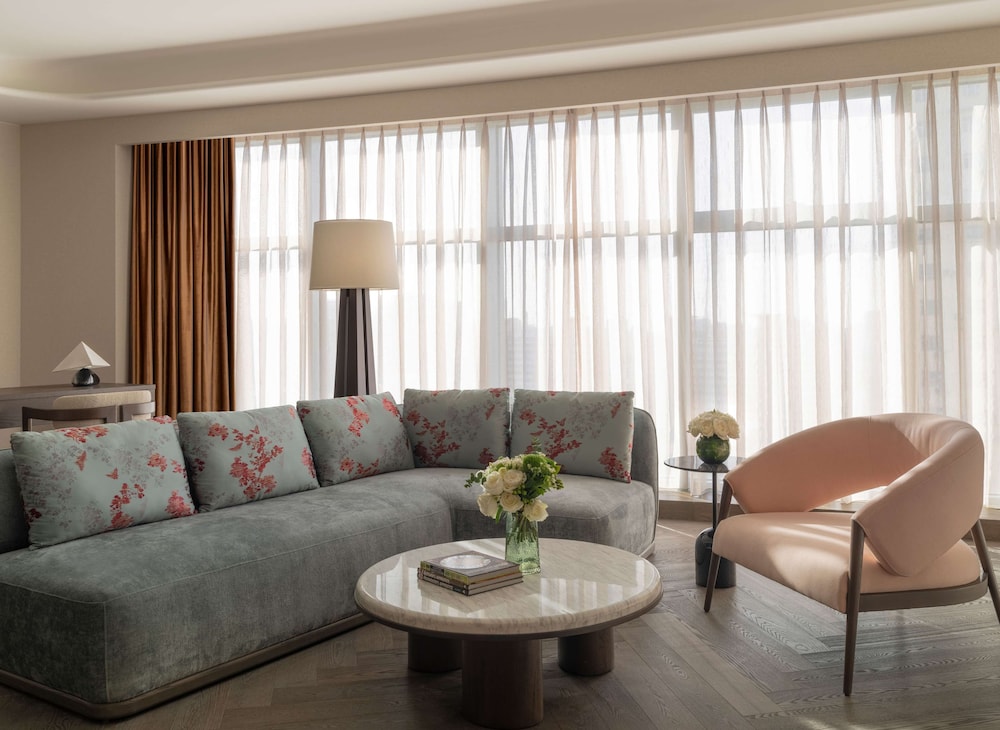 Conrad Urumqi 30/43