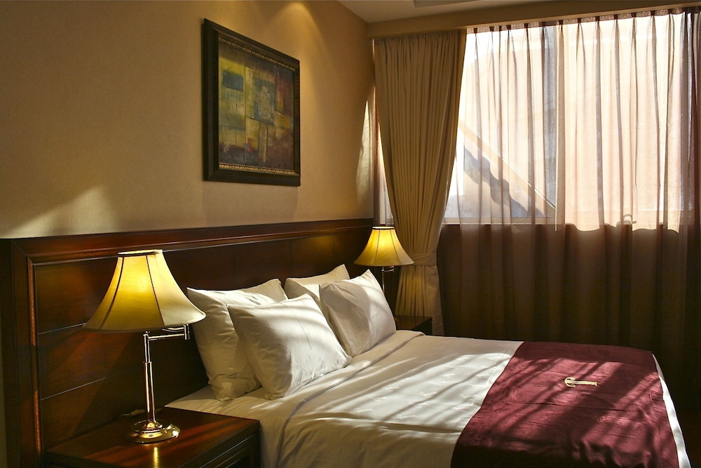 Trianon Hotel 3/63