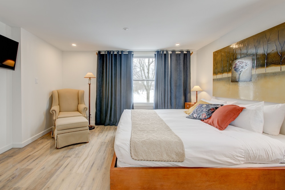 Auberge Handfield 8/50