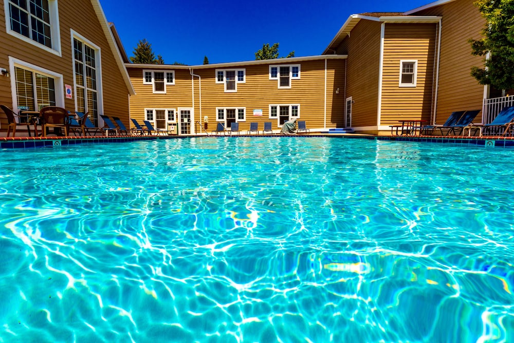 Newport Resort 67/71
