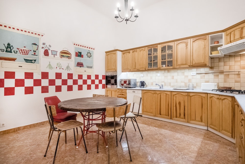 Baroque Hostel Budapest 69/76
