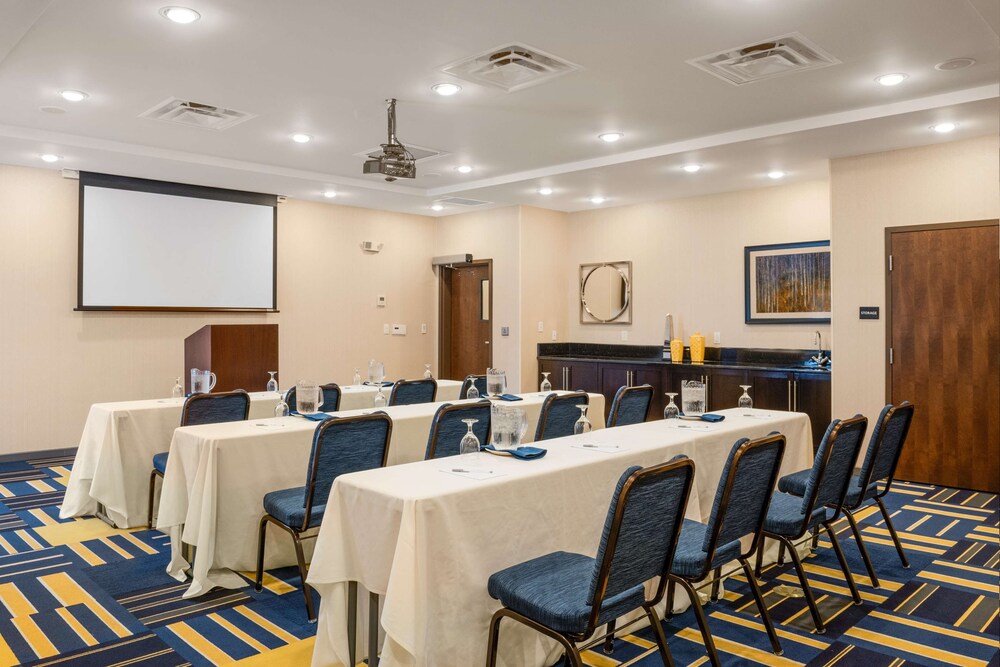Hampton Inn & Suites Lavonia 33/38