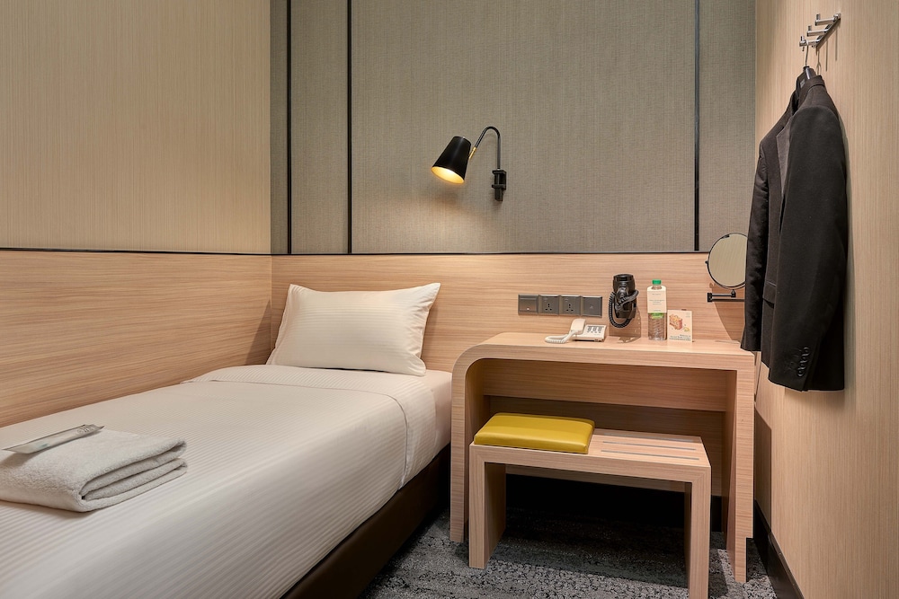 Solo, Single Bed