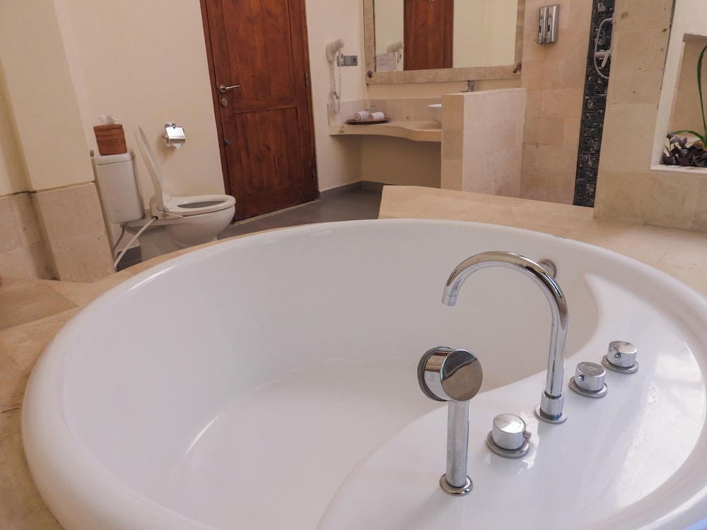 Puri Sari Beach Hotel 48/50