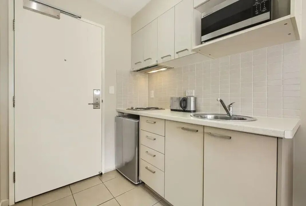 Gladstone Downtown Central Apartment Hotel 47/48