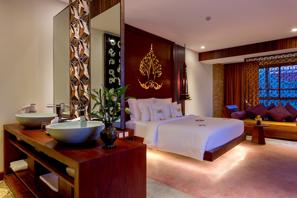 Golden Temple Boutique 50/75