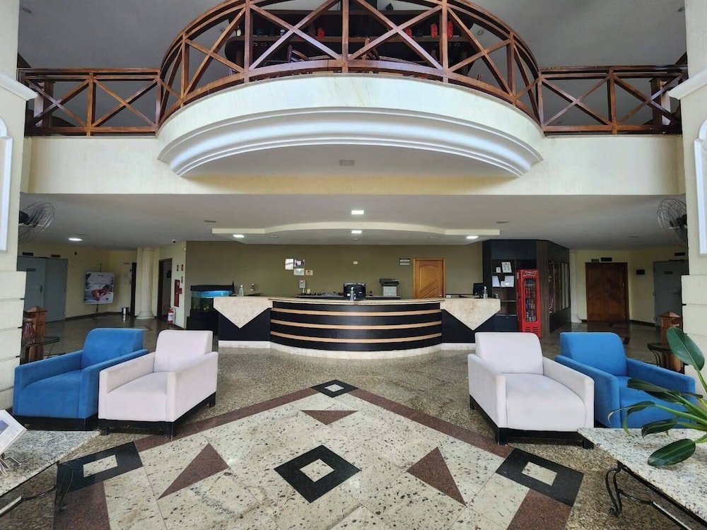Colonial Plaza Hotel 9/68