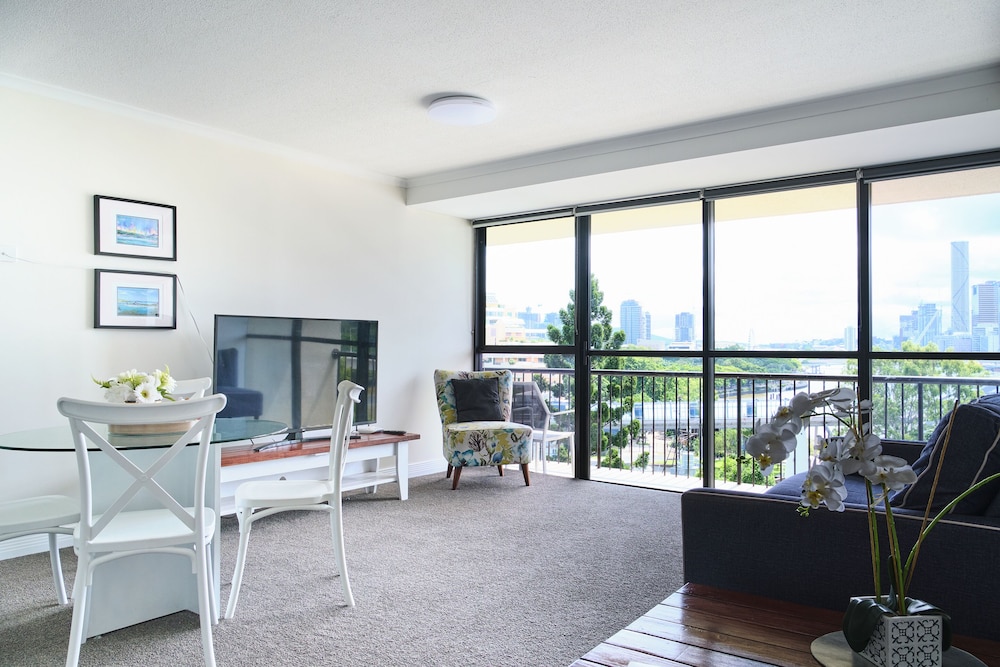 River Plaza Apartments 28/50
