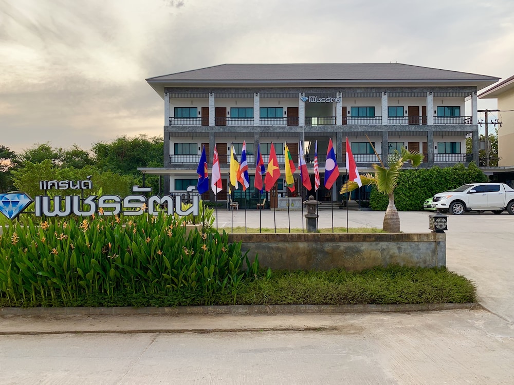 Phetcharat Grand Hotel Maesot 35/50