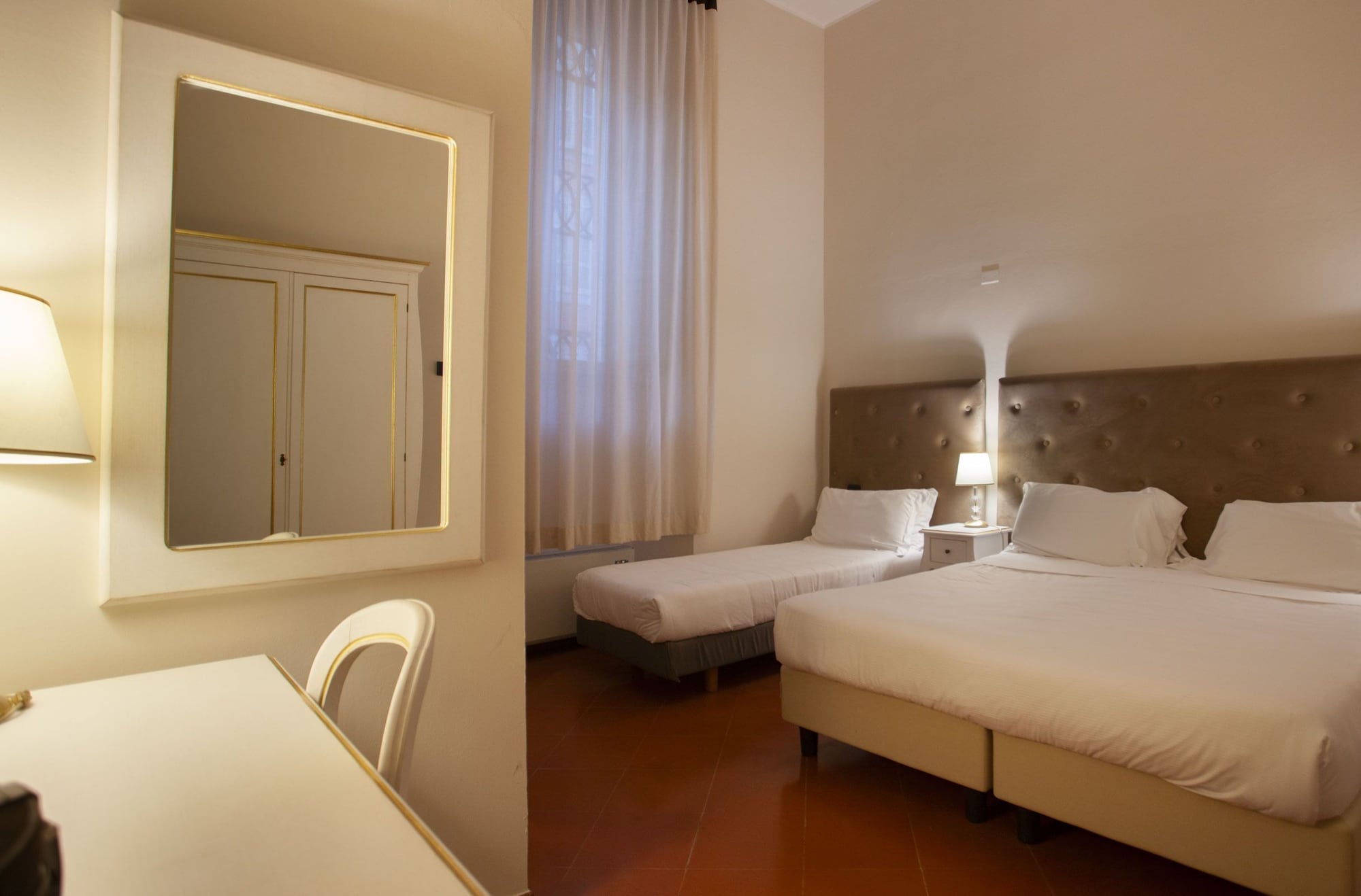 ROOM, TRIPLE